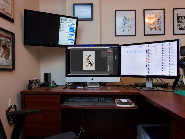 The Office, Mac and iPhone Setup of Cartoonist Aaron Riddle